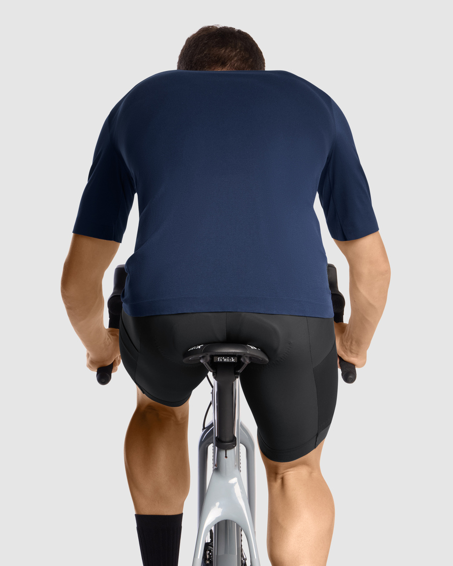 Koszulka kolarska Assos TACTICA Tech T-Shirt T5 Stone Blue akbisport.pl - Sklep i Serwis rowerowy Gdańsk Osowa Trójmiasto Akcesoria i Naprawy 4 Koszulka kolarska Assos TACTICA Tech T-Shirt T5 Stone Blue akbisport.pl - Sklep i Serwis rowerowy Gdańsk Osowa Trójmiasto Akcesoria i Naprawy 4