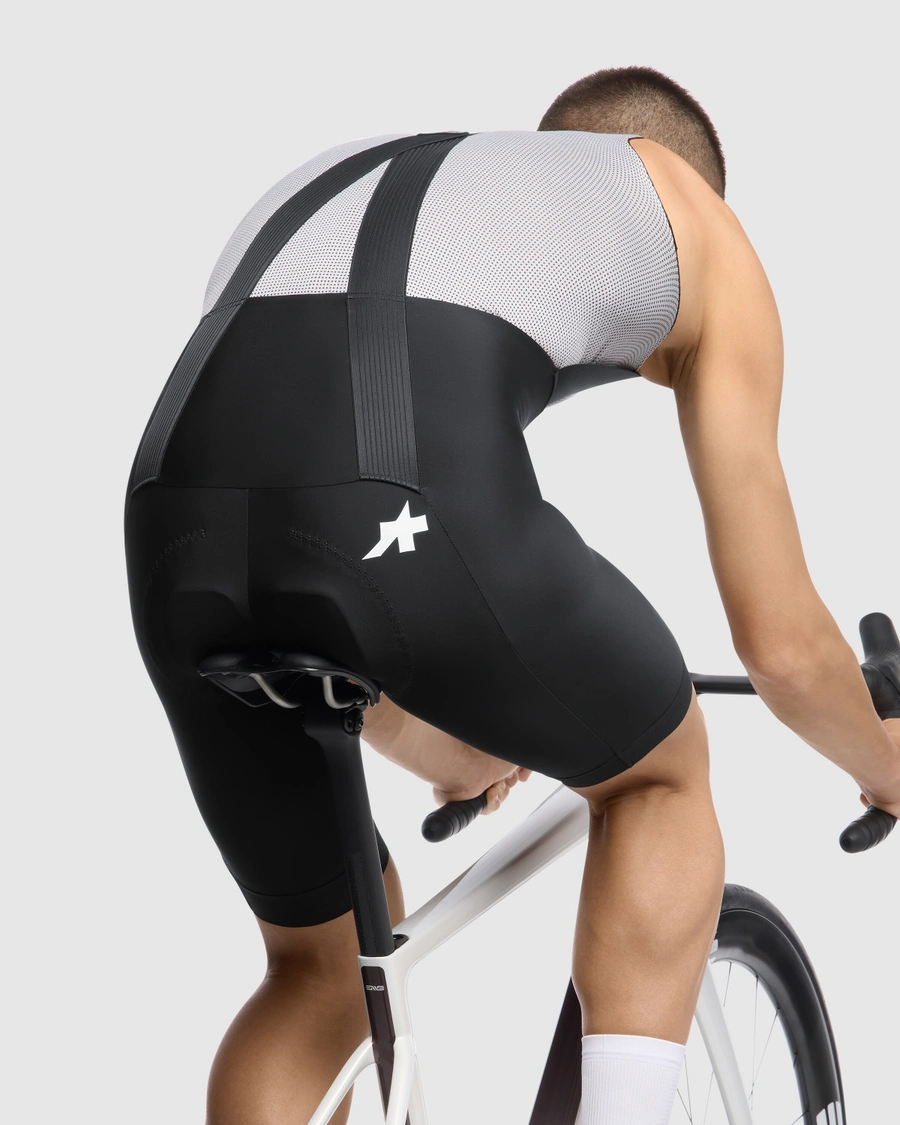 Spodenki kolarskie ASSOS MILLE GT Bib Shorts S11 Black Series akbisport.pl - Sklep i Serwis rowerowy Gdańsk Osowa Trójmiasto Akcesoria i Naprawy 5 Spodenki kolarskie ASSOS MILLE GT Bib Shorts S11 Black Series akbisport.pl - Sklep i Serwis rowerowy Gdańsk Osowa Trójmiasto Akcesoria i Naprawy 5