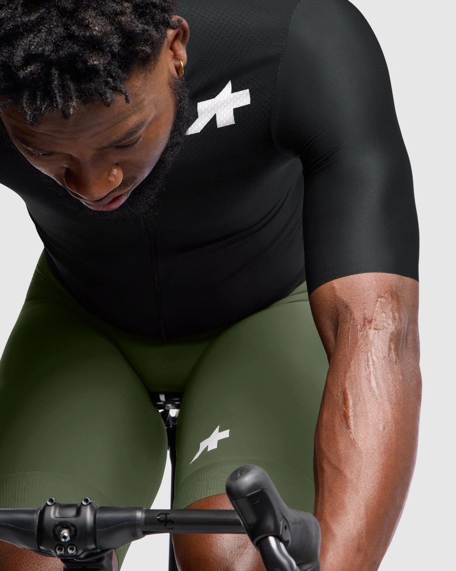 Koszulka kolarska Assos MILLE GT Jersey S11 EVO Black Series akbisport.pl - Sklep i Serwis rowerowy Gdańsk Osowa Trójmiasto Akcesoria i Naprawy 3 Koszulka kolarska Assos MILLE GT Jersey S11 EVO Black Series akbisport.pl - Sklep i Serwis rowerowy Gdańsk Osowa Trójmiasto Akcesoria i Naprawy 3