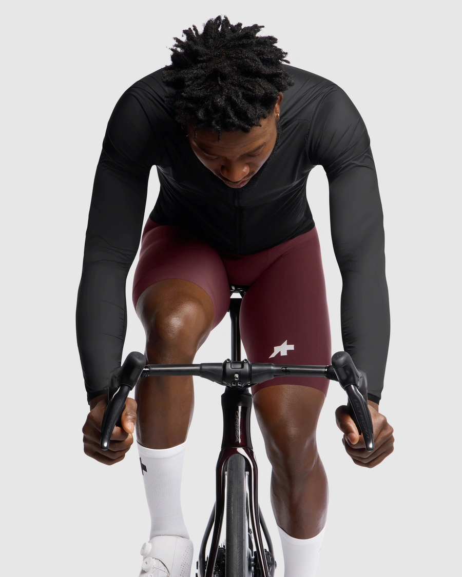 Kurtka kolarska ASSOS MILLE GT Wind Jacket S11 Black Series akbisport.pl - Sklep i Serwis rowerowy Gdańsk Osowa Trójmiasto Akcesoria i Naprawy 6 Kurtka kolarska ASSOS MILLE GT Wind Jacket S11 Black Series akbisport.pl - Sklep i Serwis rowerowy Gdańsk Osowa Trójmiasto Akcesoria i Naprawy 6