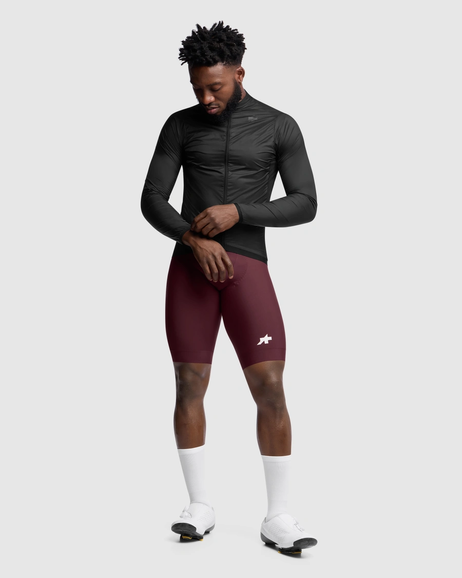 Kurtka kolarska ASSOS MILLE GT Wind Jacket S11 Black Series akbisport.pl - Sklep i Serwis rowerowy Gdańsk Osowa Trójmiasto Akcesoria i Naprawy 4 Kurtka kolarska ASSOS MILLE GT Wind Jacket S11 Black Series akbisport.pl - Sklep i Serwis rowerowy Gdańsk Osowa Trójmiasto Akcesoria i Naprawy 4